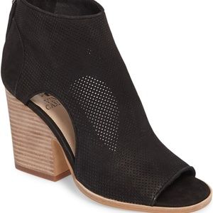 Vince Camuto Bevina in Black (Ankle Bootie) size 7